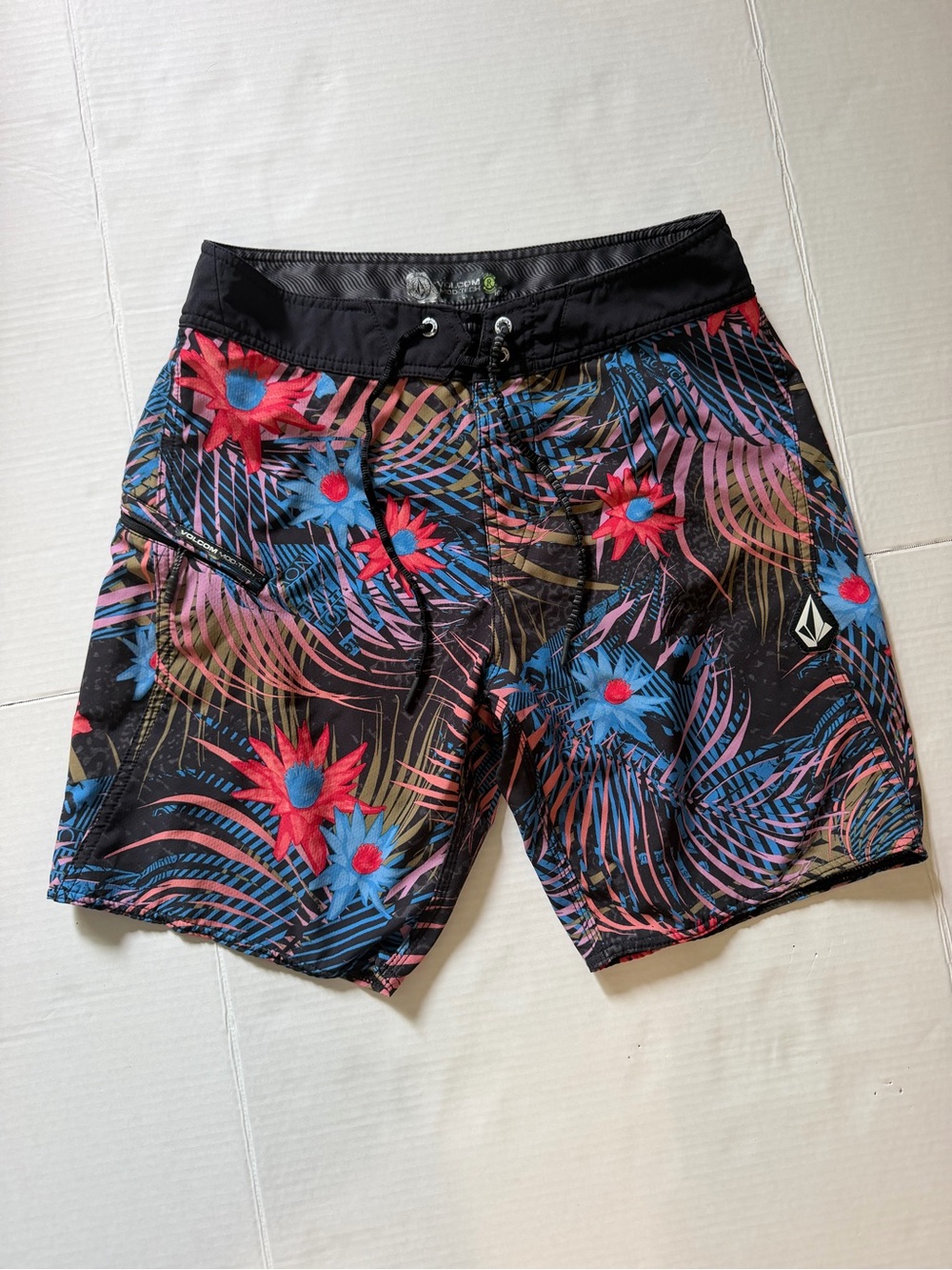 Volcom Mod Tech Board Shorts Mens Size 30 Floral Abstract Surf Swim Trunks